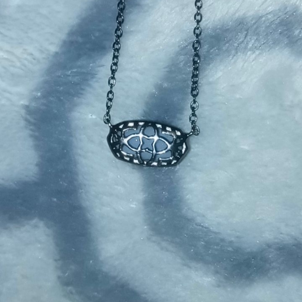 Black Kendra Scott necklace